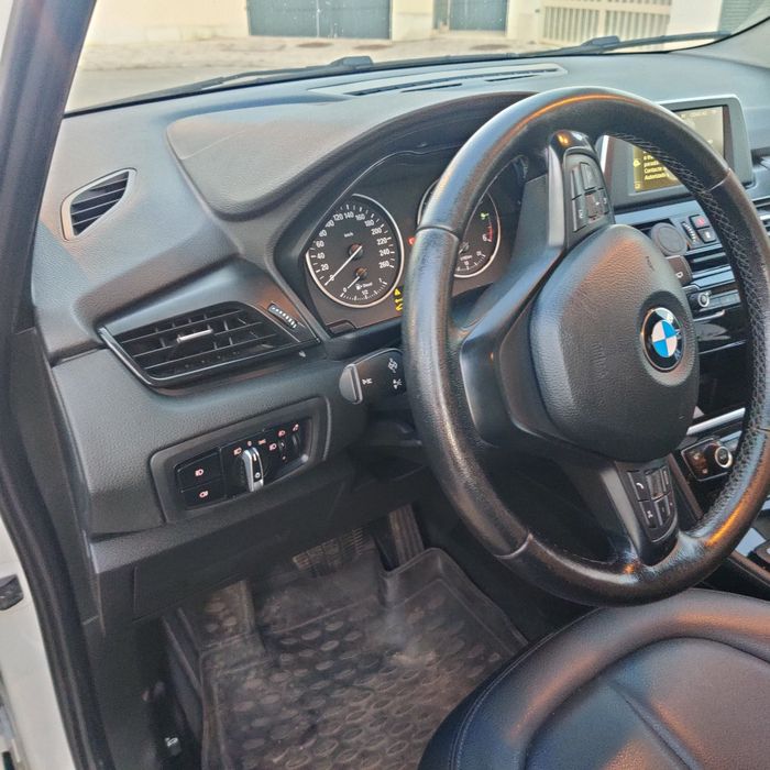 BMW 216d automática de 7 lugares