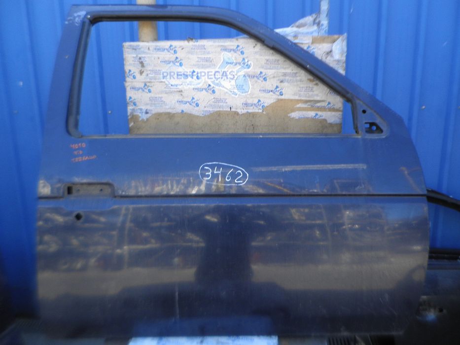 Porta frente direita NISSAN Terrano I (WD21)