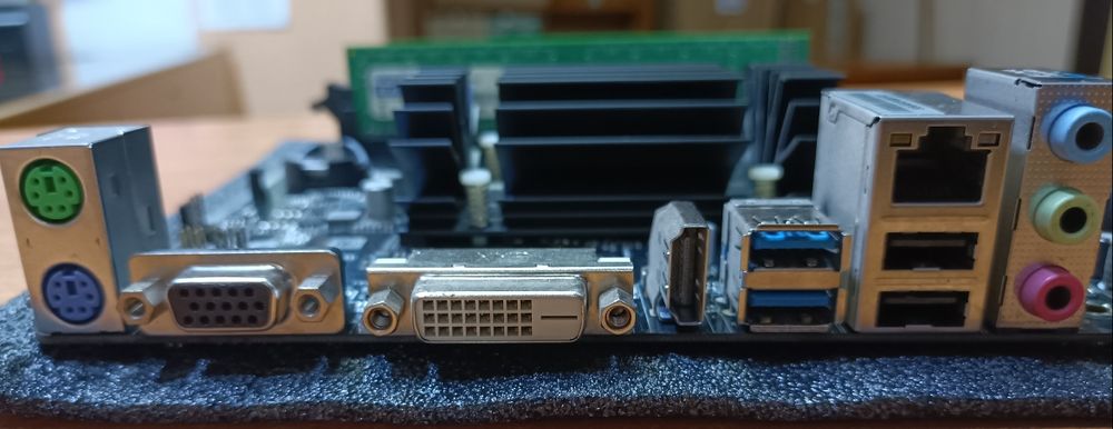 Материнська плата ASRock J3355M