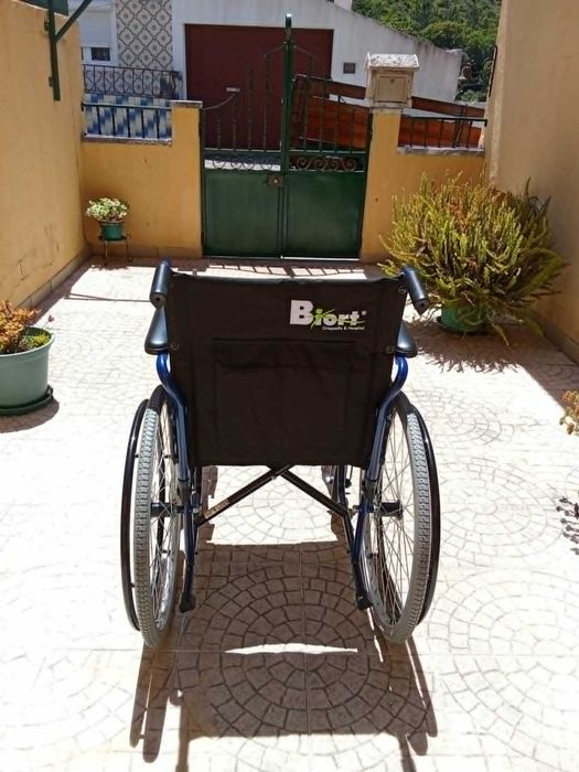 Vendo cadeira de rodas