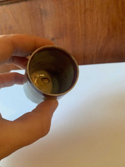 Copo de sake vidrado com sangue de boi