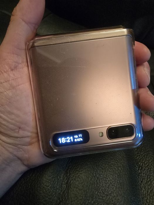 Samsung Z Flip телефон, розкладушка