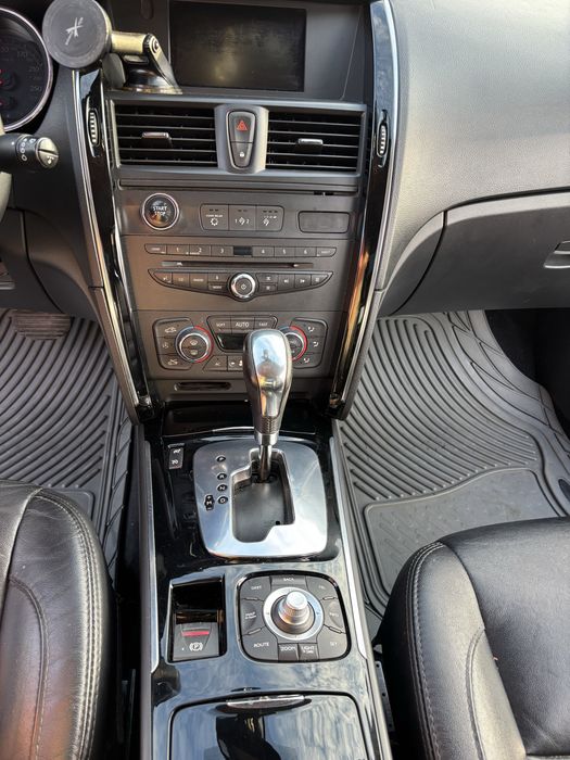 Renault latitude Initiale 2011 дизель 2.0