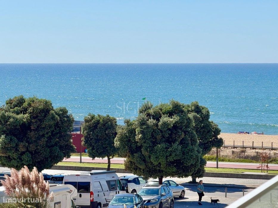 Apartamento T2, com vistas mar, a 50 metros da praia