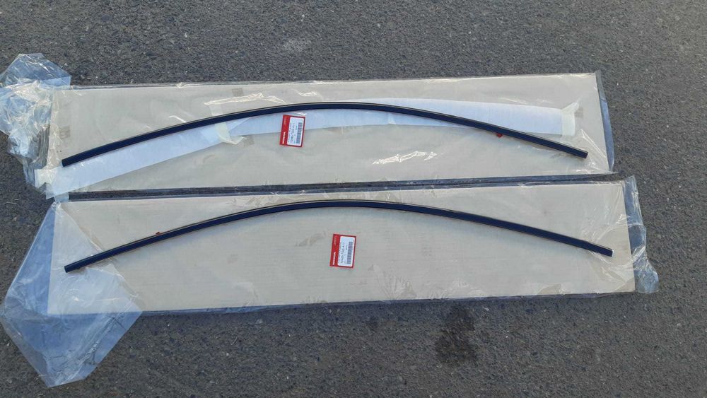 Honda Civic X Listwa Drzwi Przód Prawy OEM