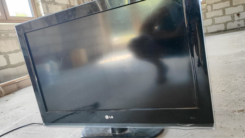 3 telewizory 2xLG 1xsamsung