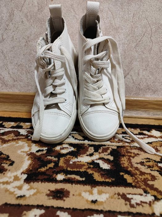 Продам кеды для девочки