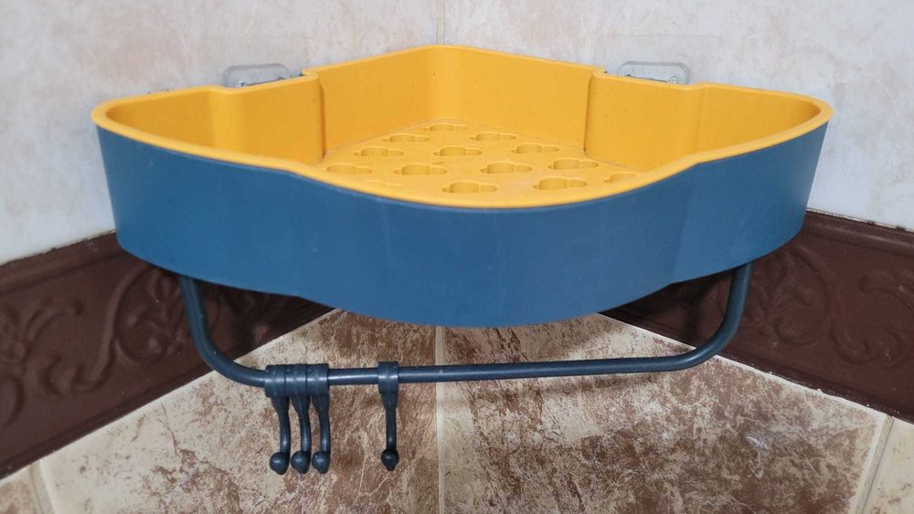 Prateleira de banheiro triangular