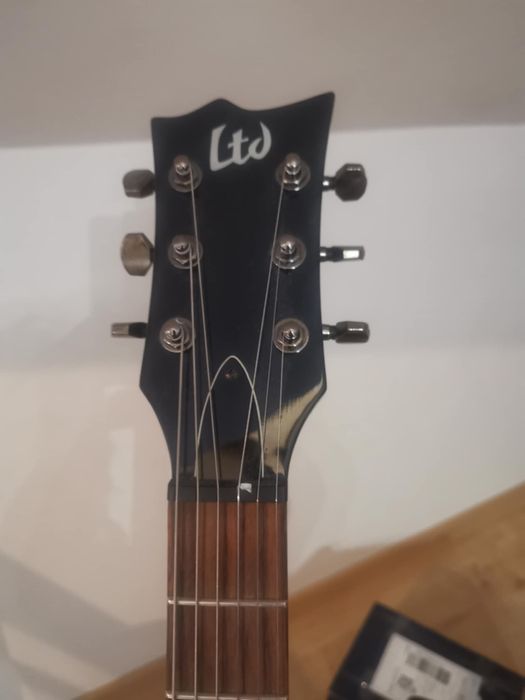 Gitara elektryczna wraz z akcesoriami