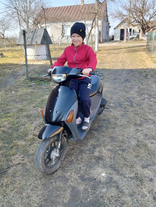 Продам скутер на документах