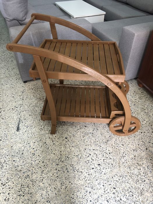 Carrinho de apoio, para bebidas.