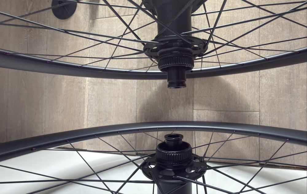 Nowe Koła karbonowe Gravel idealne do bikepacking |  kaseta: HG/ MS/SRAM | Center Lock | 32 szprychy | 40mm stozek | 25 mm inside