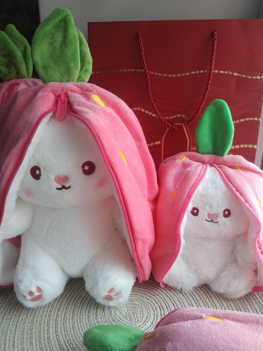 Зайчик полуничка 35 см м'яка іграшка трансформер кролик клубничк