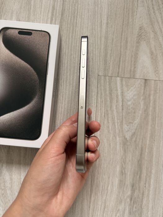 Telefon smartfon iPhone 15 Pro Max srebrny jak nowy 256GB