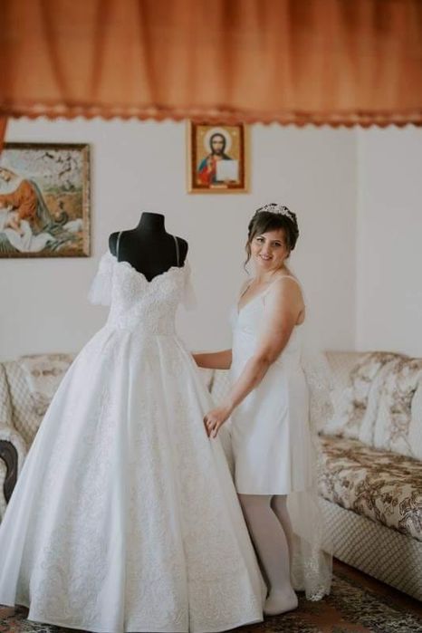 Продам весільну сукню