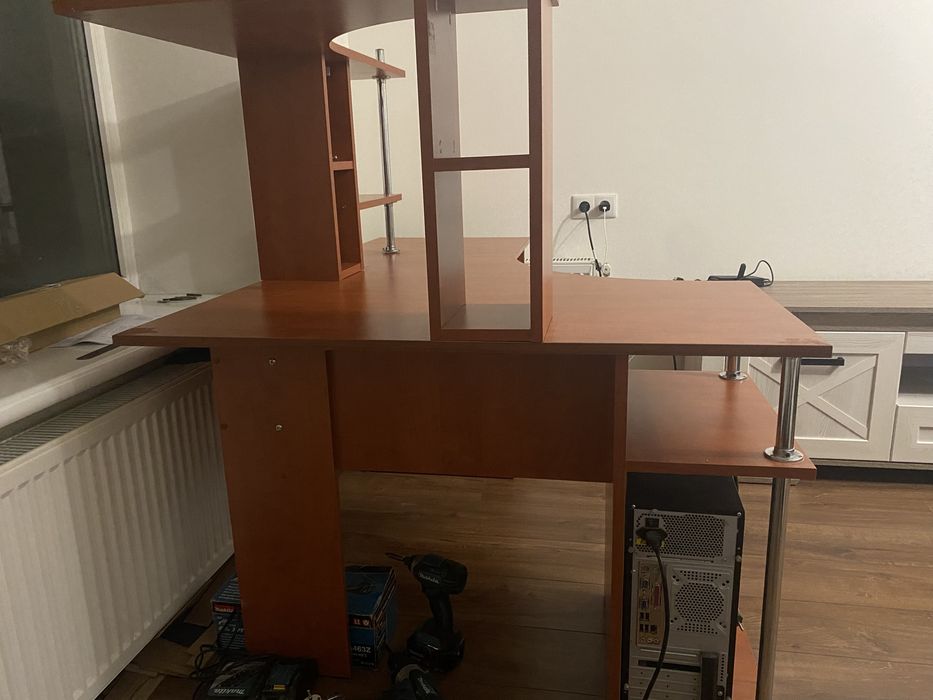 Компʼютерний стіл