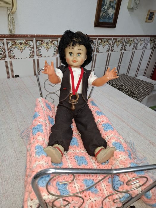 Boneca grande e antiga