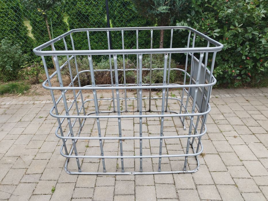 MAUSER 1000l. Metalowa obudowa.