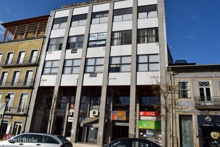 Loja com 15m2 no centro de Fafe