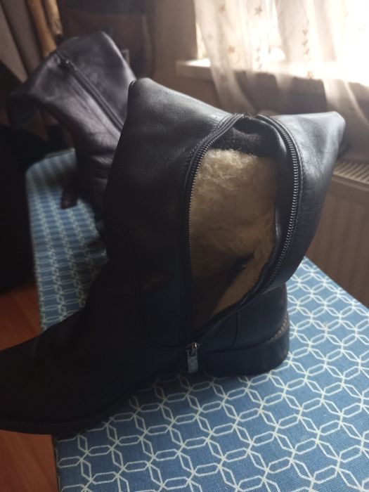 Продам кожані сапожки до середини коліна
