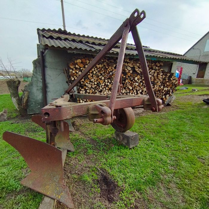 Продам плуг ПЛМ 4-35