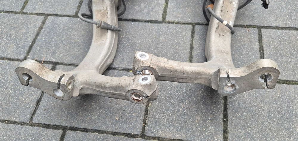 Zwrotnica lewa lub prawa Audi A4 B6 B7