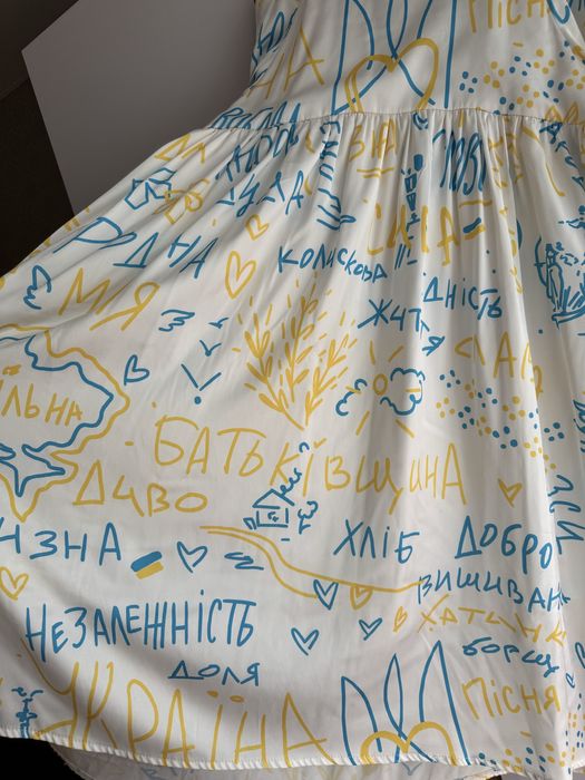 Шикарна сукня в українському стилі