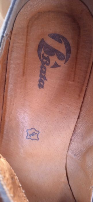 Sapatos de salto alto cunha castanhos como novos