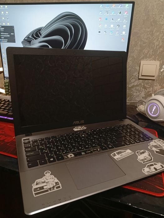 Ноутбук asus X550CC i3-3220 gt720 8 оперативної пам'яті  ddr3