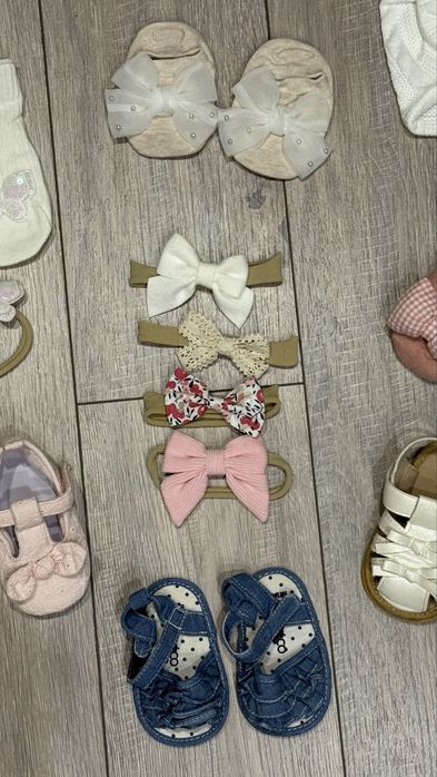 Повязка на голову, пінетки, топіки, шапочки на дівчинку 0-12 місяців