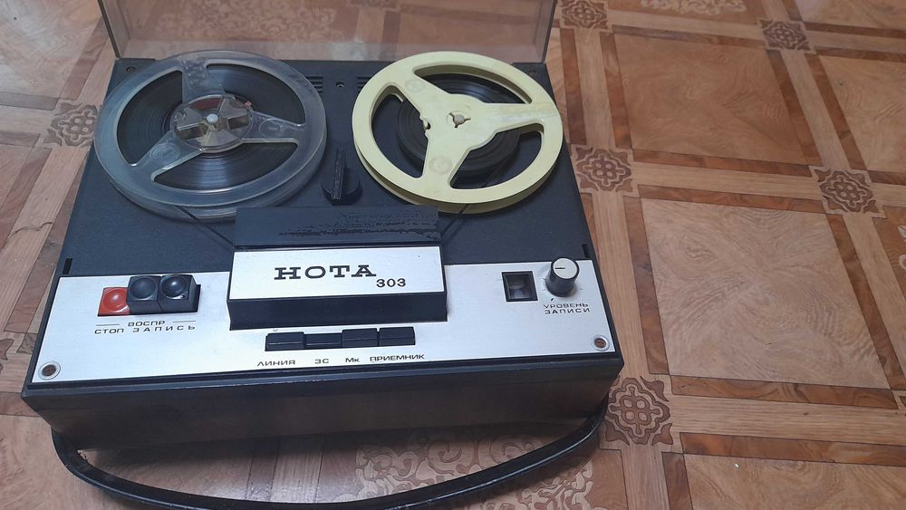 раритетную магнитофонную приставку нота 303 лампа