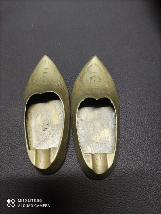 Sapatinhos de latão cinzeiro