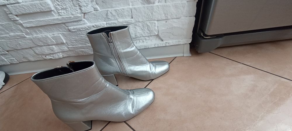 Sprzedam kozaczki srebrne