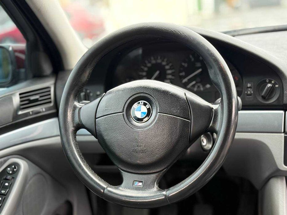 Продам BMW E39 520i
