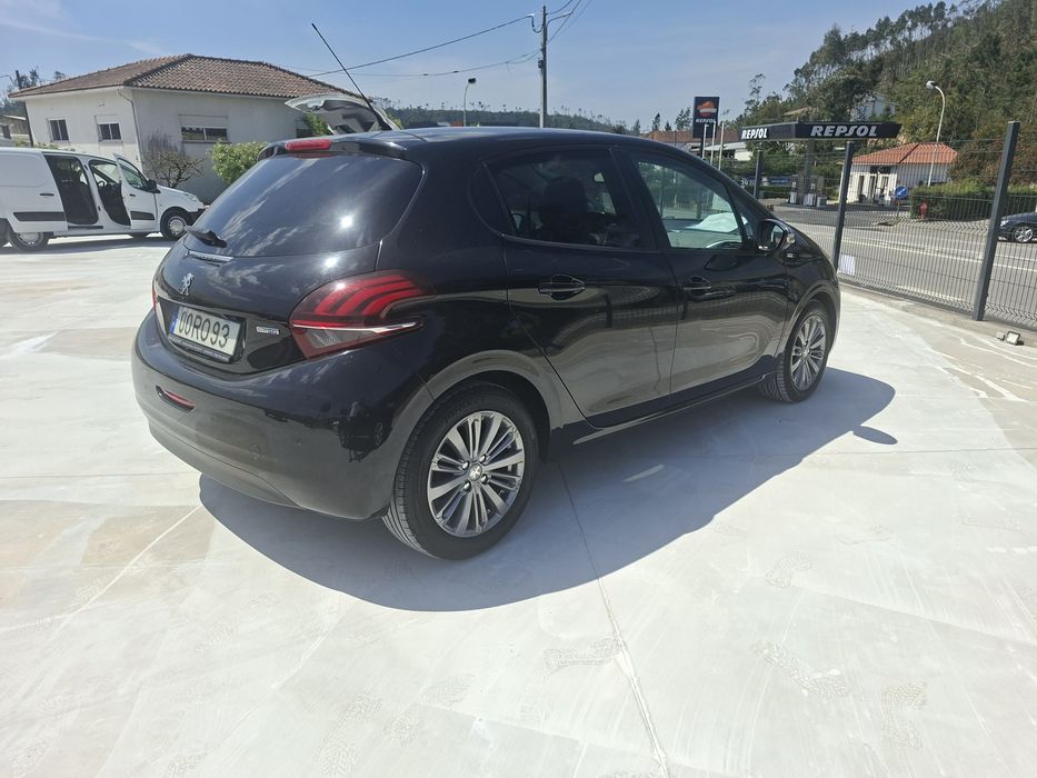 Peugeot 208 style 1.6hdi