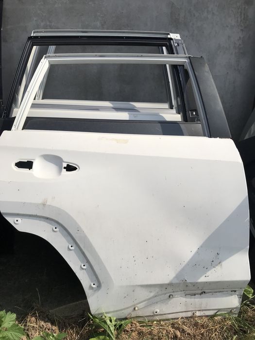 Двери задниє Тойота Рав 4 Toyota Rav 4