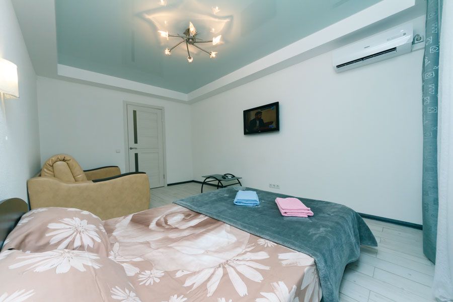 1к посуточно на 1 этаже, метро Лесная-Черниговская 10 мин