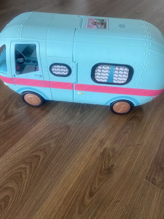 Caravana, loja, bolas gigantes e LOL