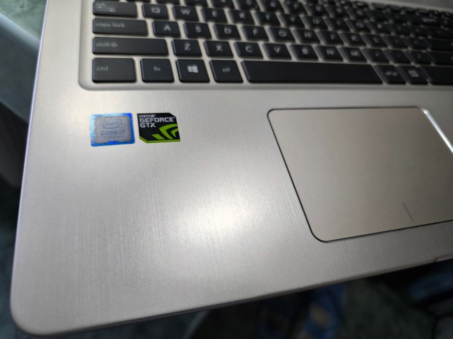 Laptop ASUS VivoBook Pro