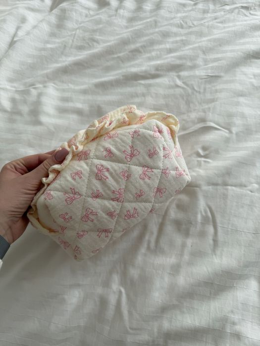 Kosmetyczka kremowo rózowa w kokardki akcesoria pinterest coquette