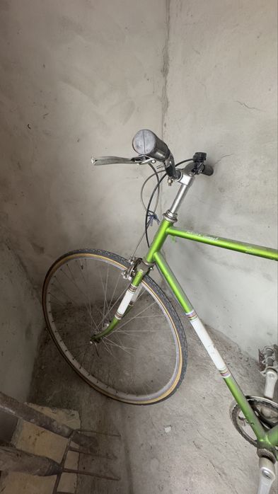 Bicicleta de ciclismo antiga urgente