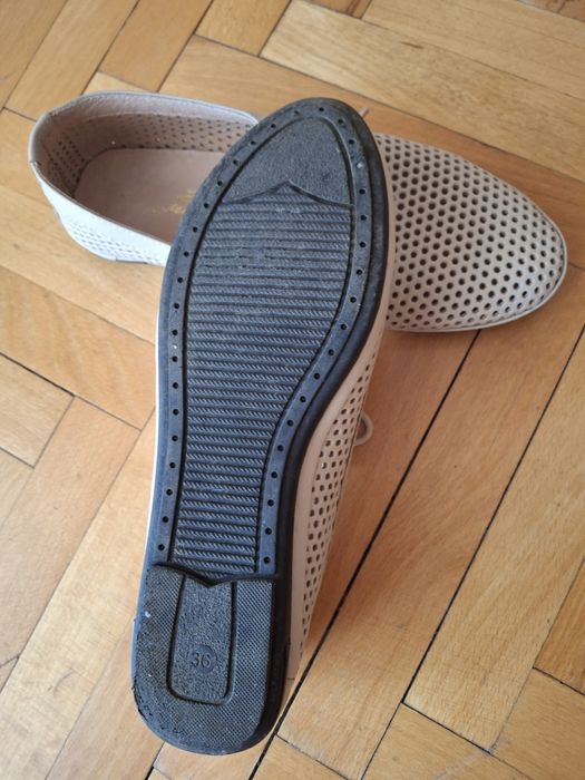 Макасіни, кеди шкіряні.