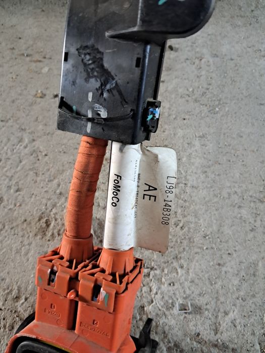 Порт зарядки форд мустанг мач є