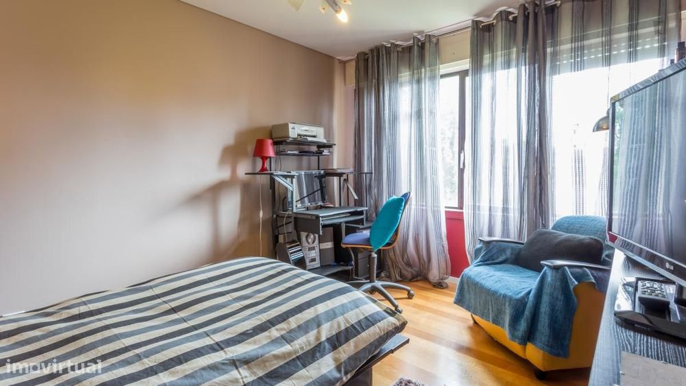 Quarto - localizado em Lordelo do Ouro Porto