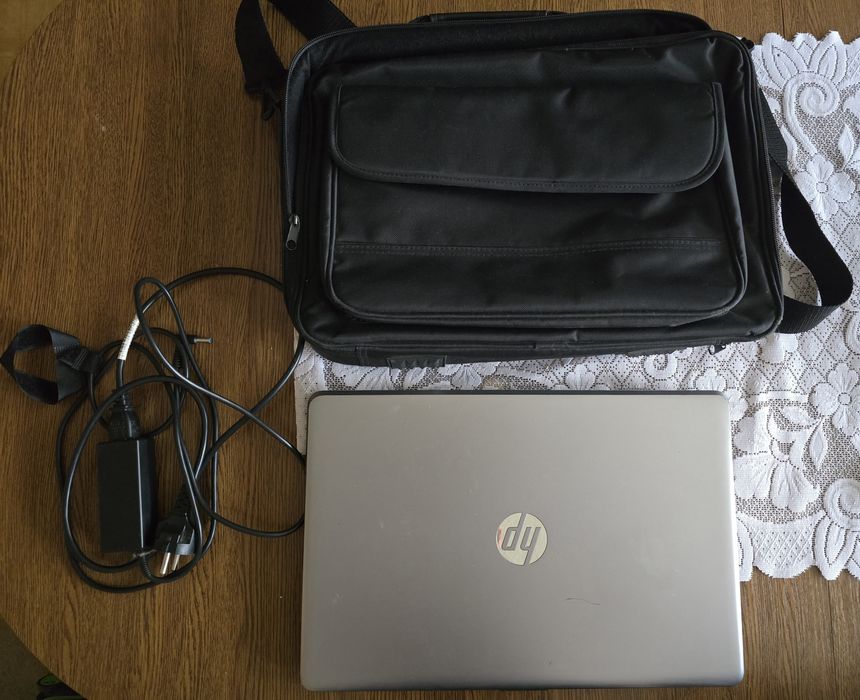 Laptop HP 250 G6 256 GB 4GB Ram Win 10 Bardzo Dobry Stan Torba