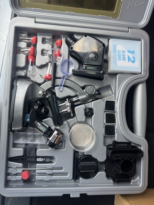 Microscopo completo novo