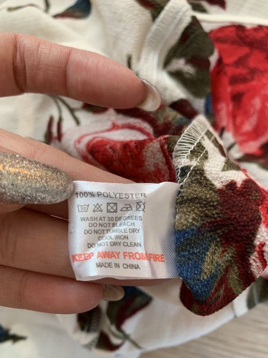 Kombinezon w kwiaty rozmiar 42 prettylittlething