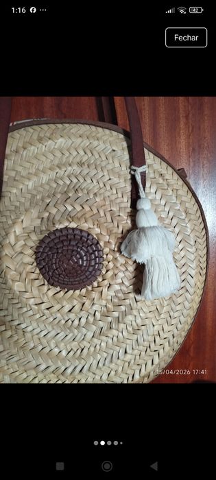 Cesta com alças em couro