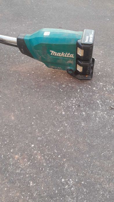 Roçadora a bateria Makita