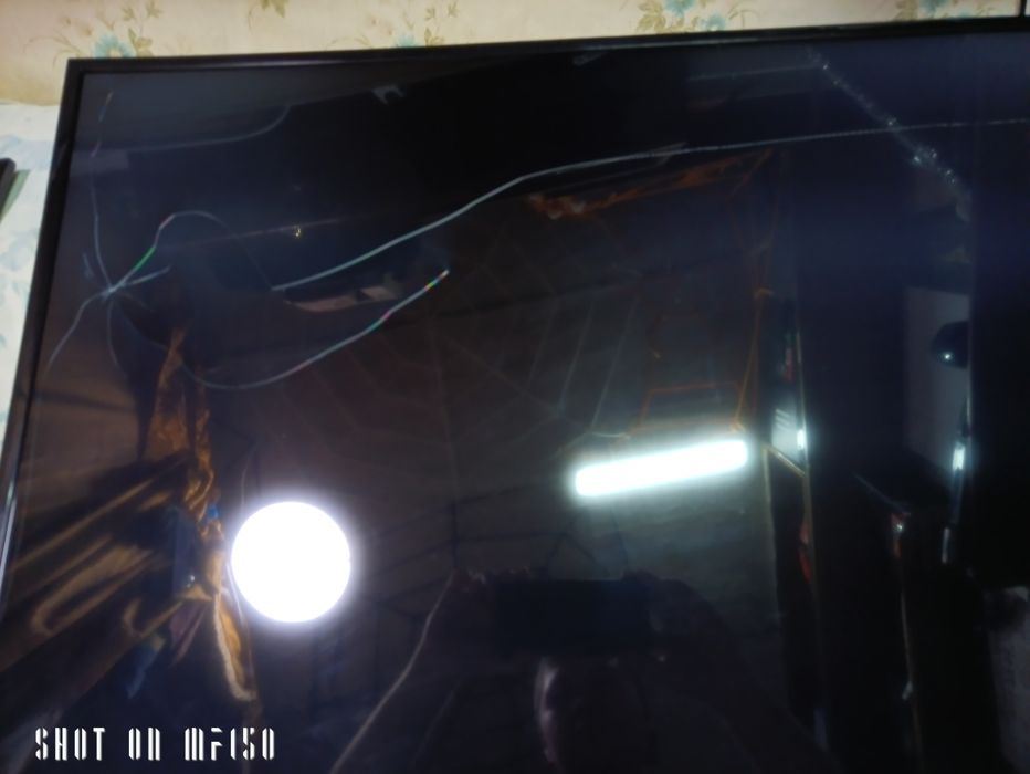 Продам телевізор Samsung smart tv 4k 43" ue43nu7090u бита матрица.